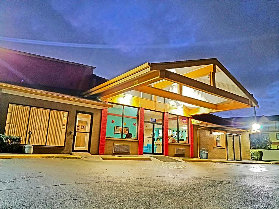 Howard Johnson by Wyndham Houston Hobby Airport