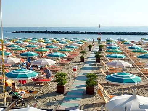 Hotel Holiday Beach