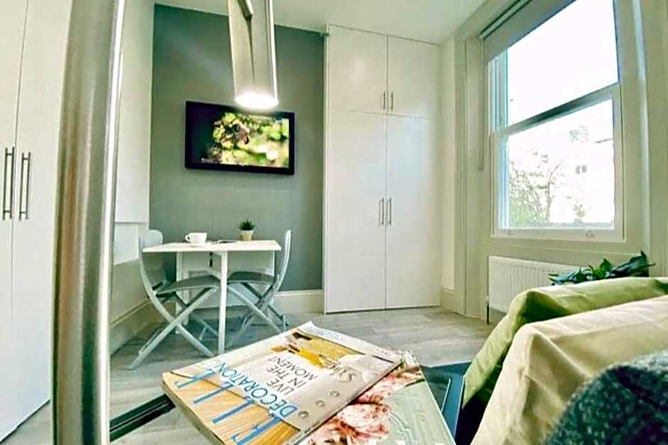 Apt 03 Beachside Beauty Central Studio Steps from Cafes