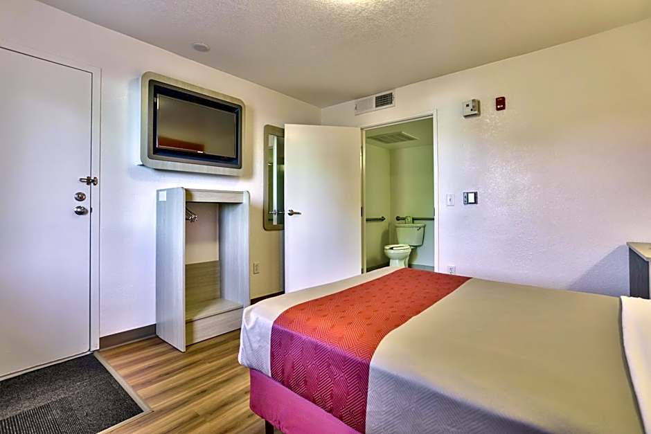 Motel 6-Flagstaff, AZ - Butler