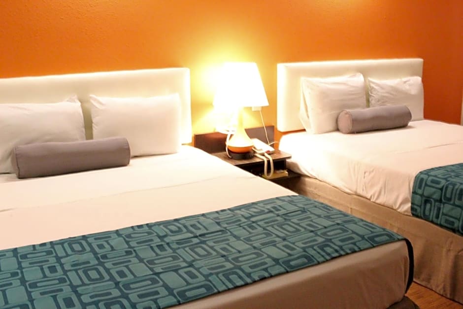 Howard Johnson by Wyndham Lake George