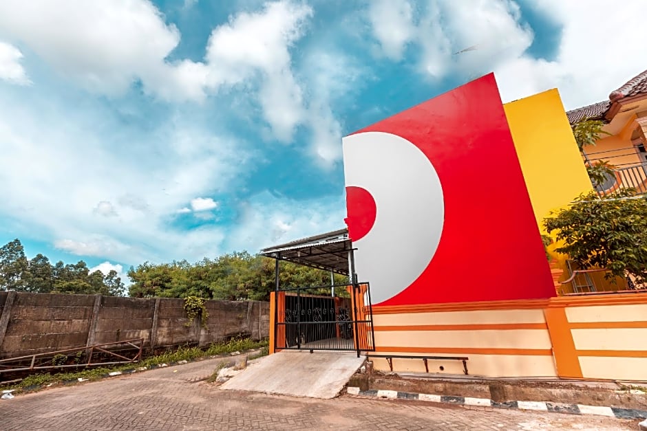 OYO 3132 Mahkota Sivali