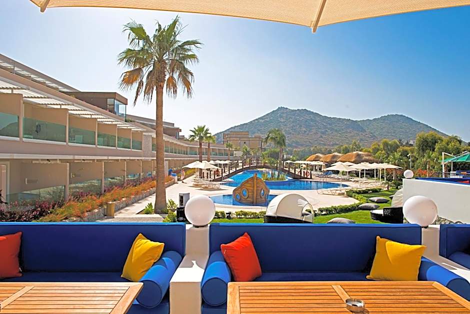 Bellazure Hotel