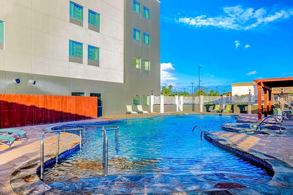 La Quinta Inn & Suites by Wyndham McAllen Convention Center