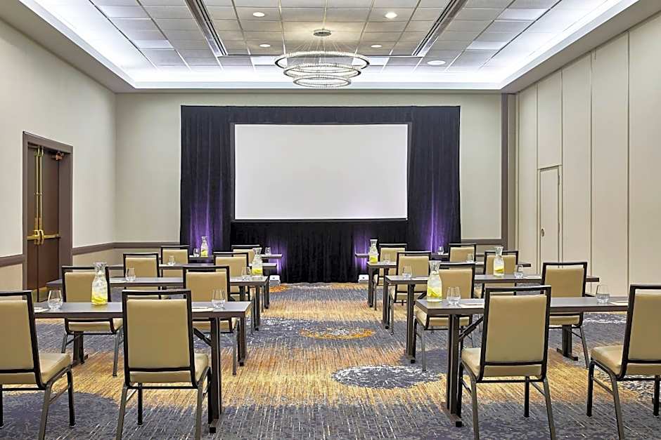 Renaissance Chicago Glenview Suites Hotel