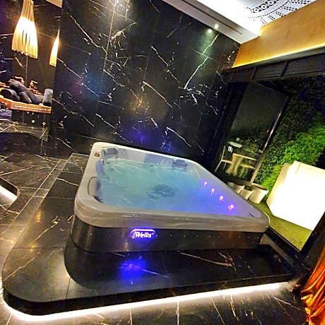 Deluxe Apartment with Jacuzzi
