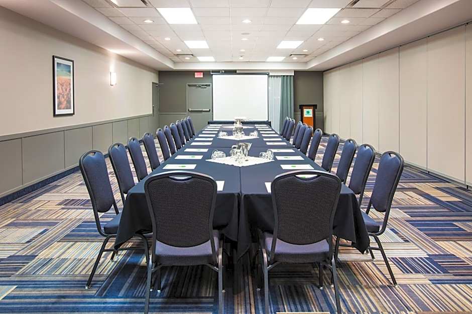 Holiday Inn & Suites Grande Prairie By IHG