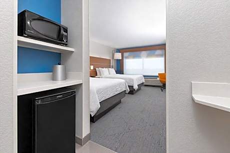 Standard Queen Room with Two Queen Beds and Tub - Mobility/Communications Accessible
