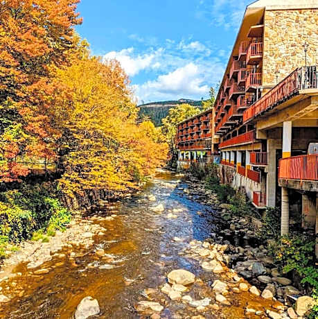 Baymont by Wyndham Gatlinburg On The River