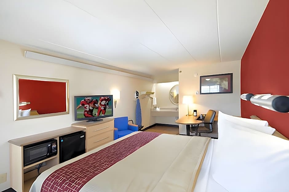Red Roof Inn Cincinnati Northeast - Blue Ash