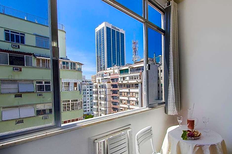 Side Ocean View: Cozy Studio