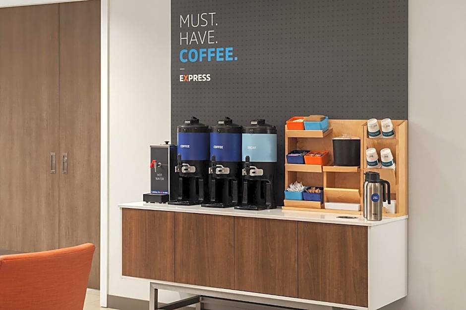 Holiday Inn Express & Suites Vaughan Southwest By IHG