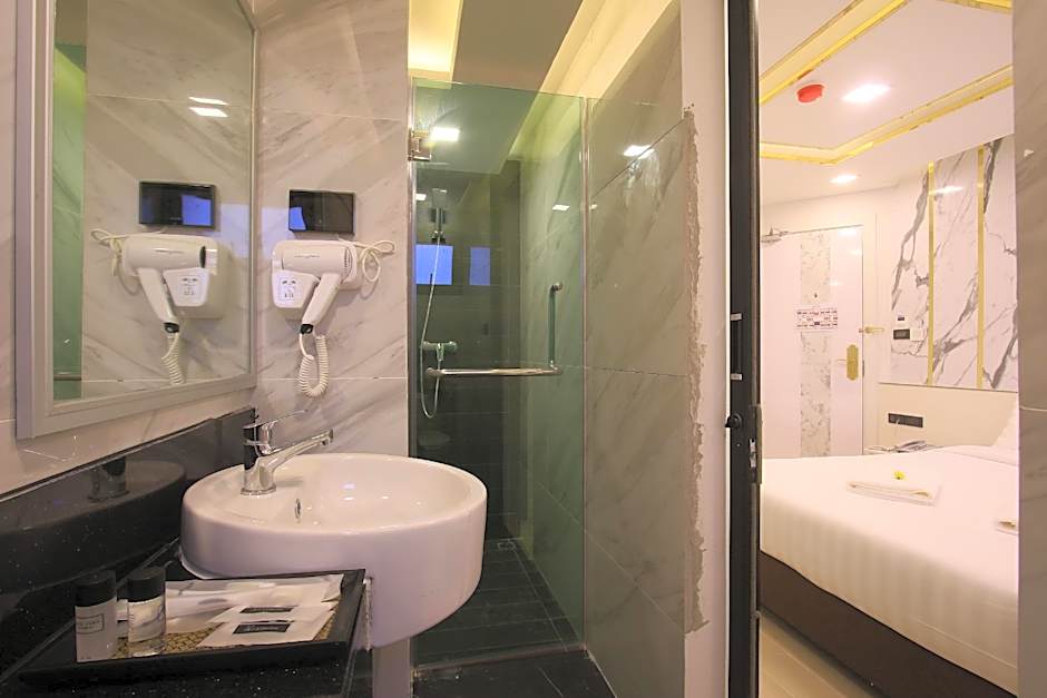 Pratunam Atrium Hotel