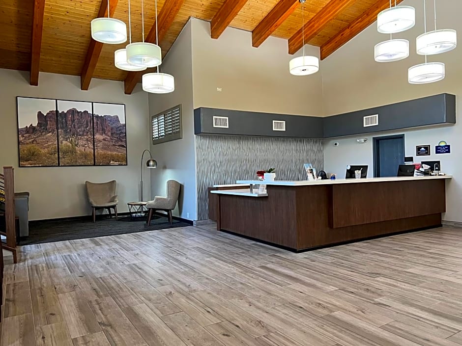 Days Inn & Suites by Wyndham Mesa Near Phoenix