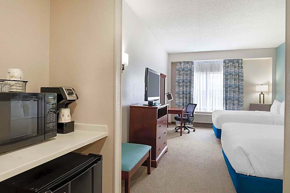 Best Western Plus Crossroads Inn & Suites