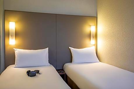 2 Single Beds One Junior Bed (Up To One0 Years) - Room Next Generation