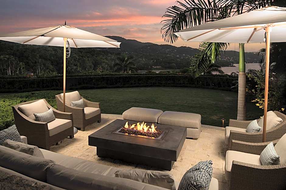 Round Hill Hotel & Villas