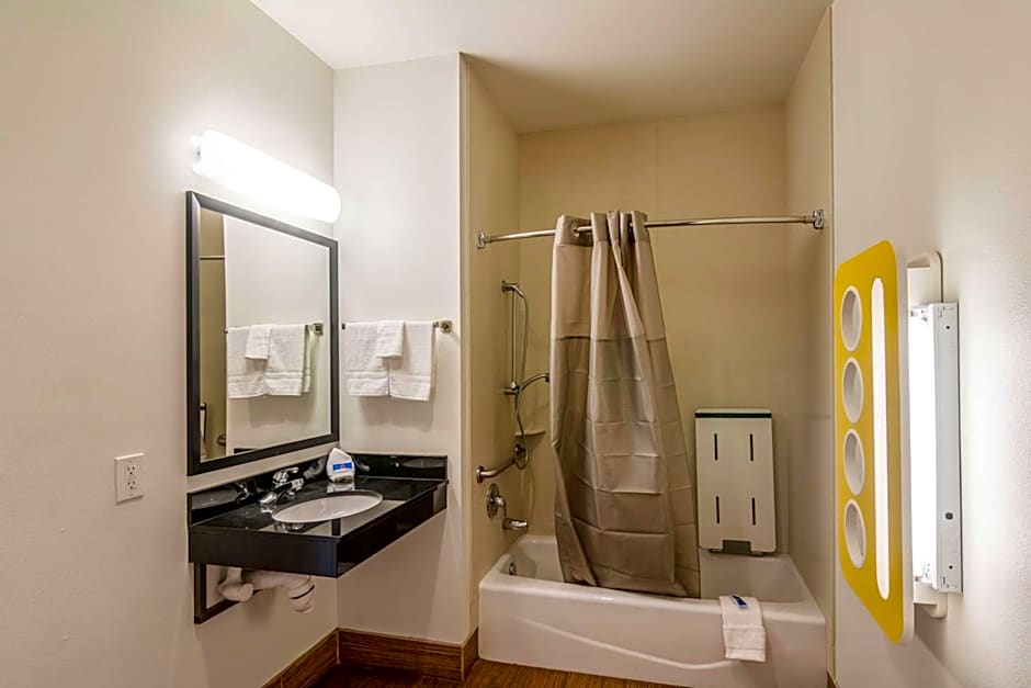 Motel 6 Bell Gardens