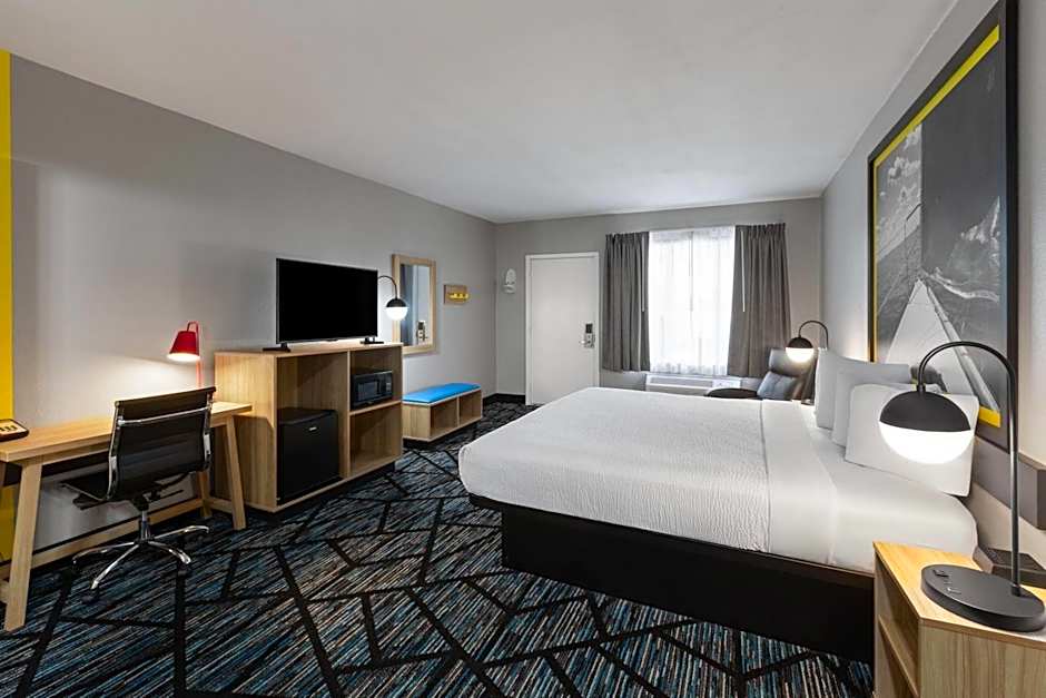 Super 8 by Wyndham Traverse City