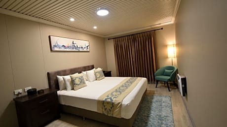 King Executive Suite