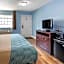 Econo Lodge Inn & Suites Sandusky South