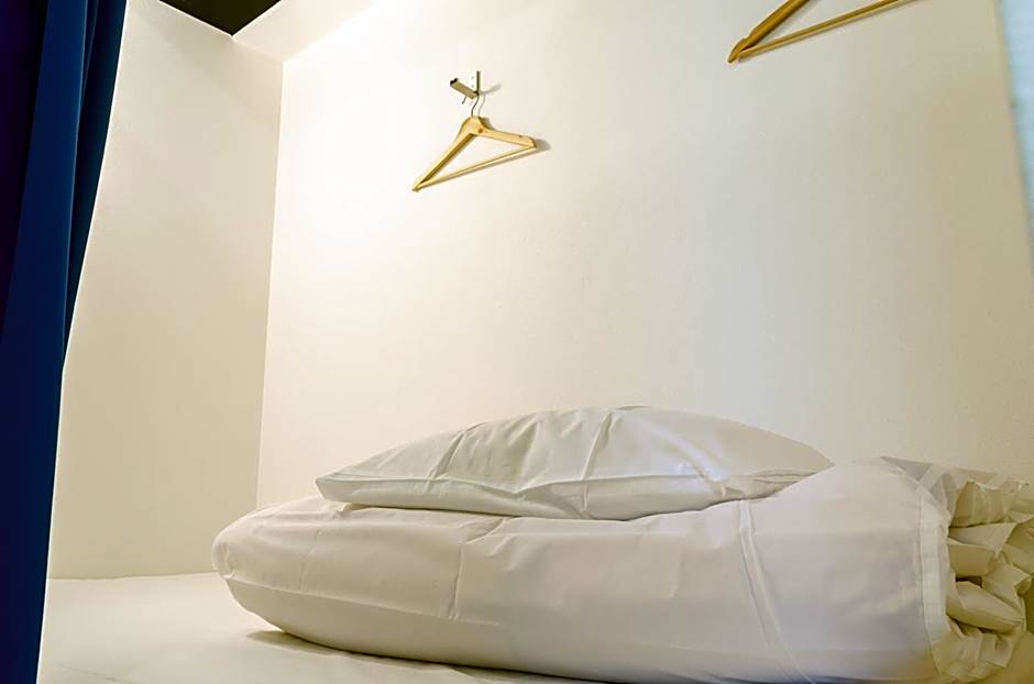 Single Bed in Dormitory Room — 28 fotoğraftan 1. fotoğraf
