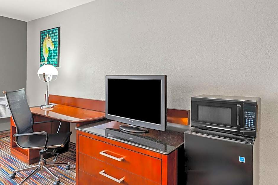 Travelodge by Wyndham Bloomington