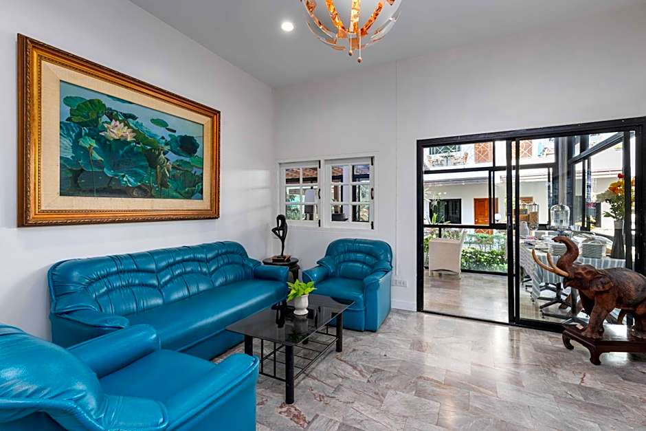 Charlie House Pinklao