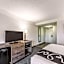 La Quinta Inn & Suites by Wyndham Cincinnati Sharonville