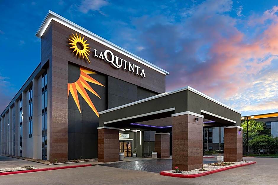 La Quinta Inn & Suites by Wyndham Houston Stafford Sugarland