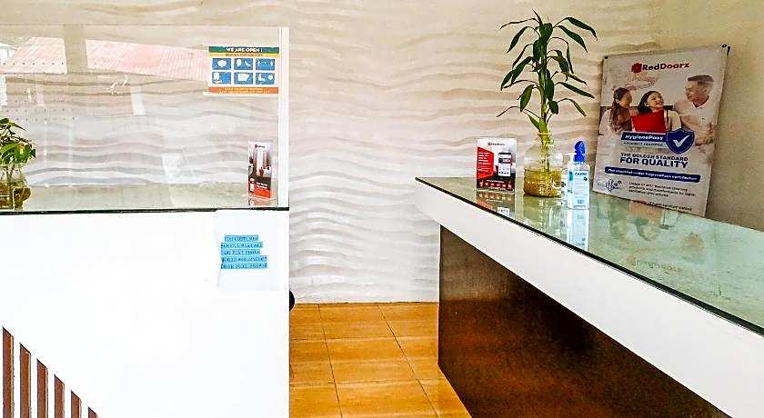 RedDoorz @ Gaea's Apartment Panglao