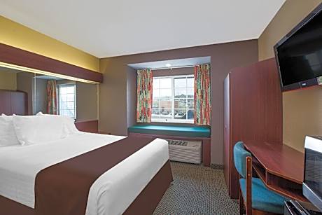 1 Queen Bed, Mobility/Hearing Accessible Studio Suite, Non-Smoking