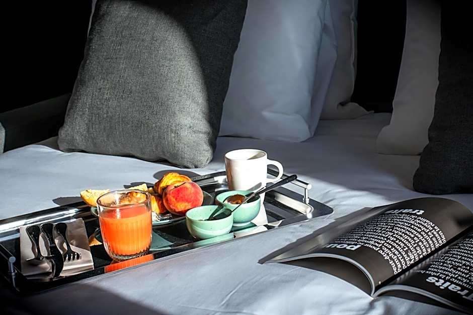 Tribe Paris La Defense Esplanade