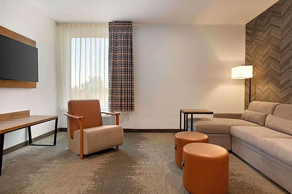 La Quinta Inn & Suites by Wyndham Santa Rosa Sonoma
