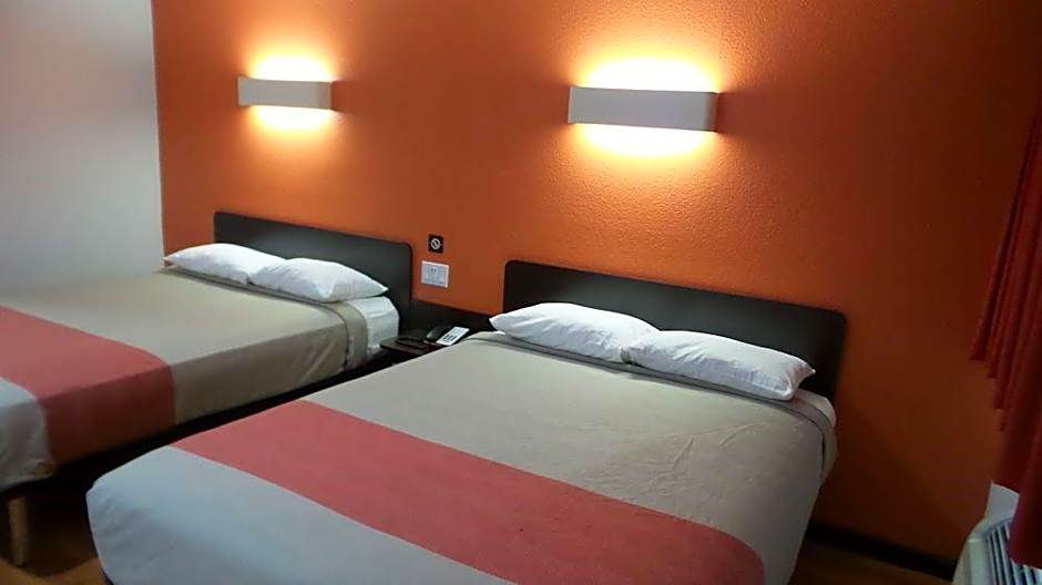 Motel 6 Riverside, CA - UCR East