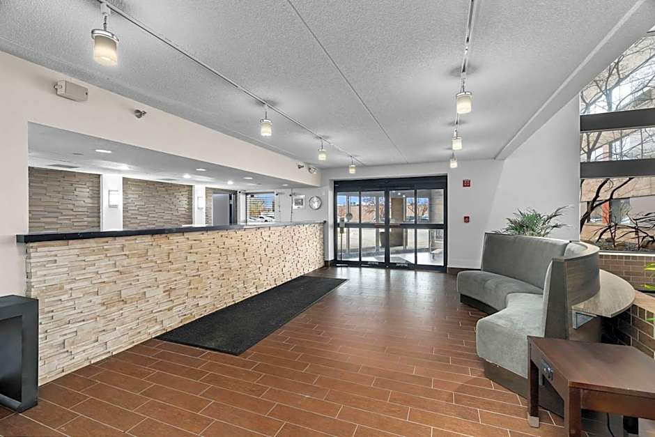 Quality Inn & Suites Mall Of America - Msp Airport