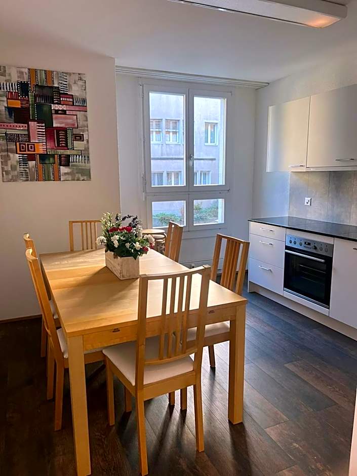 Basel-Stadt Gundeldingen Zimmer 402, WC in the hallway, outside the room