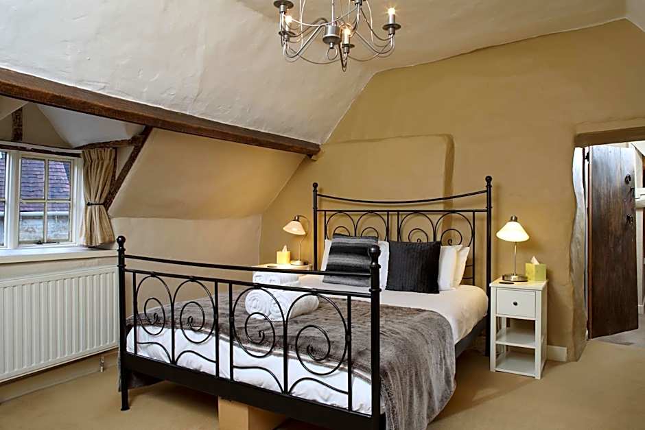 Photo 1 of 5 of Deluxe 1 King Bed