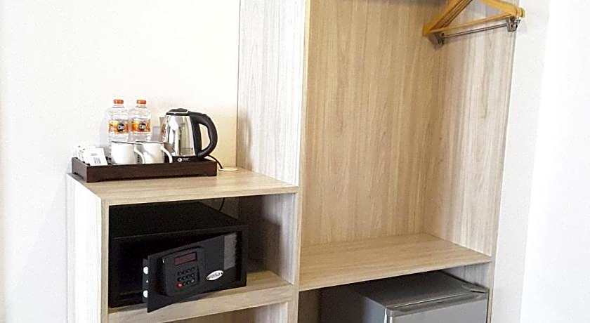 Front One Akshaya Hotel Karawang