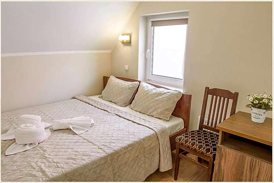 Mandarin Restoran & Hostel