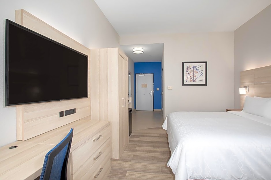 Holiday Inn Express & Suites Phoenix Glendale Dist by IHG