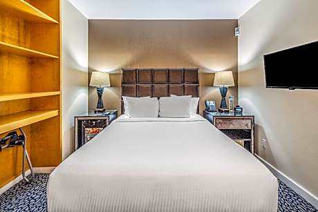 Queen Room - Non-Smoking