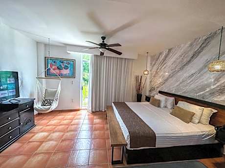 King Studio with Sofa Bed