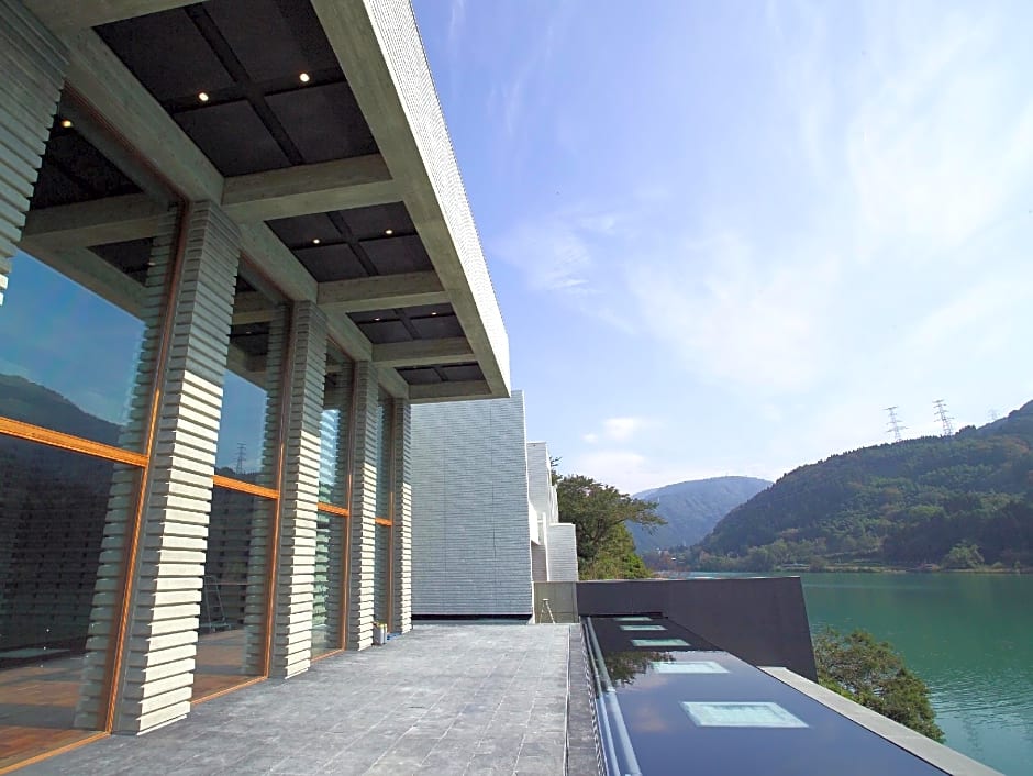 River Retreat Garaku