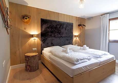 Three-Bedroom Deluxe Apartment