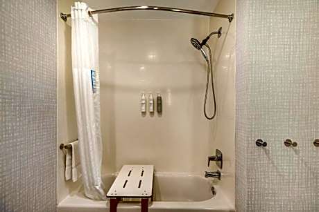 1 King Mobility/Hearing Access W/Tub Nonsmok