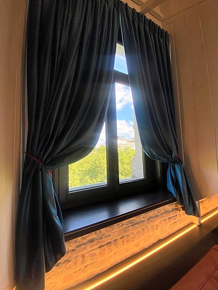 The Museum - Au Lit, Jérôme!