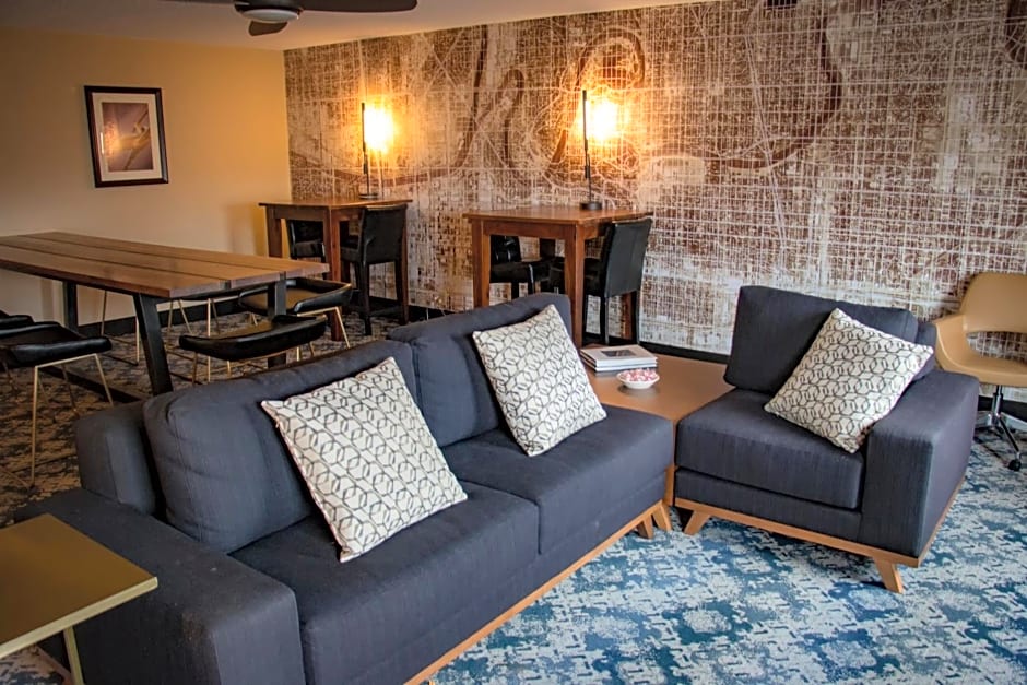 DoubleTree by Hilton Wichita Airport