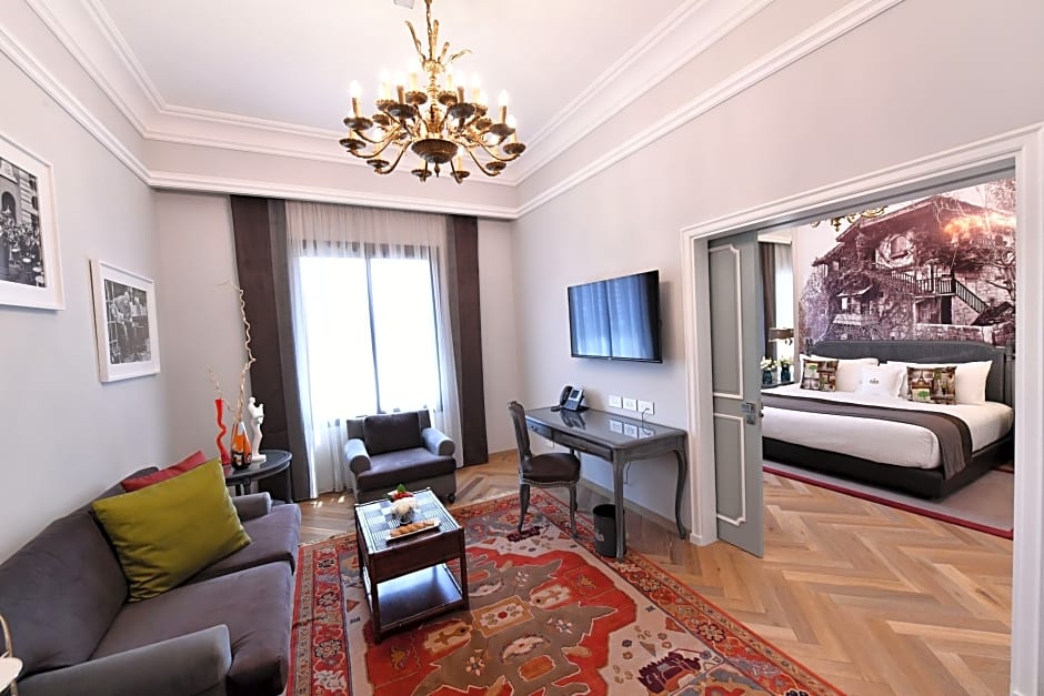Le Bristol Hotel