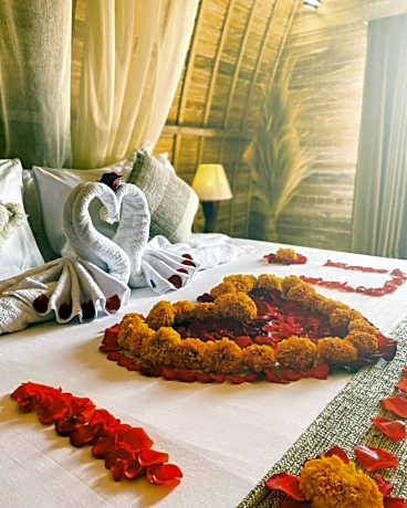 Deluxe Room (2 Adults + 1 Child)